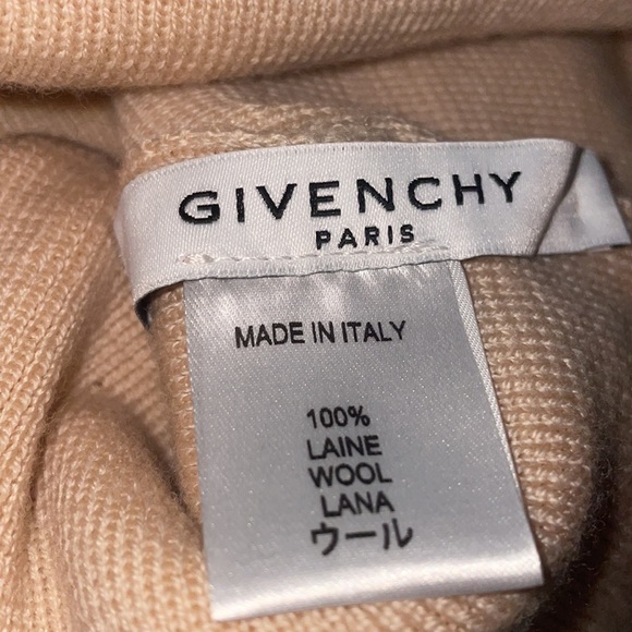 Givenchy - Picture 4 of 4